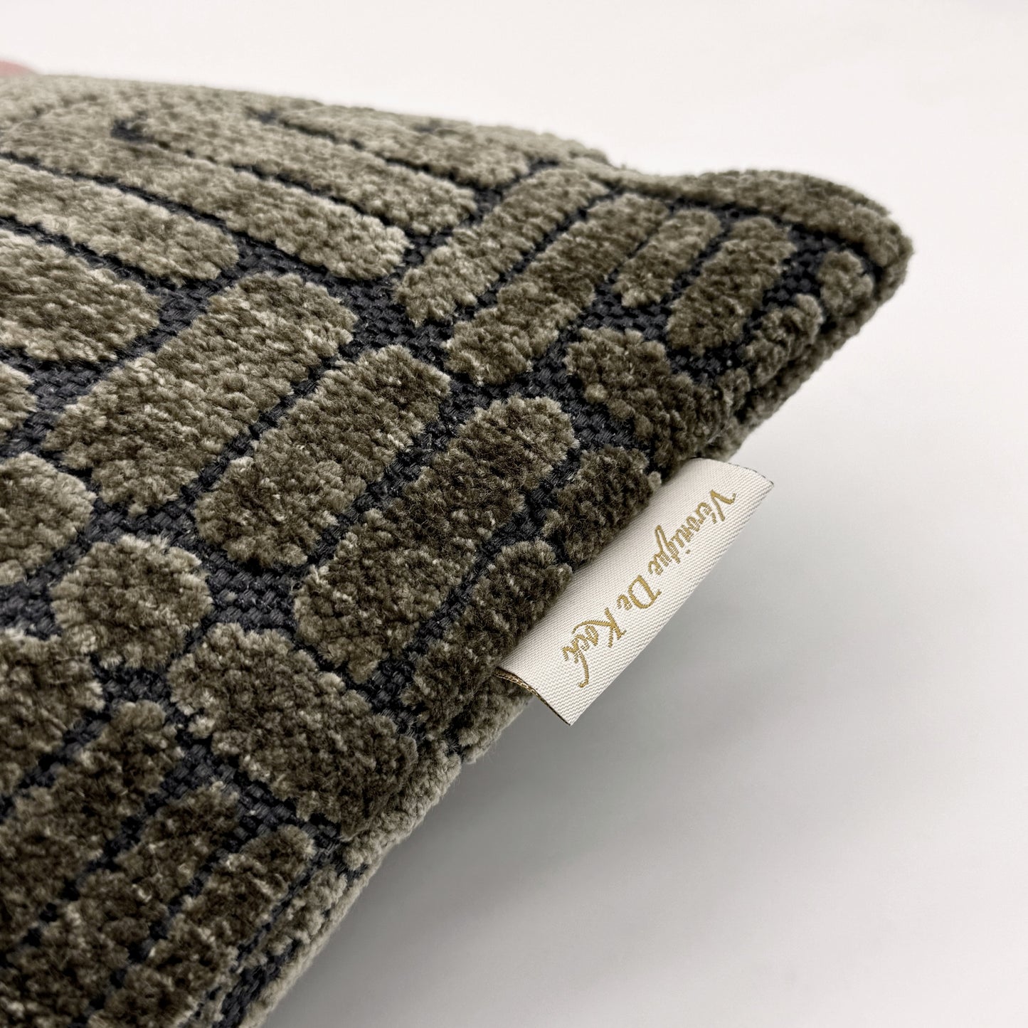 VDK Rebel Cushion Dark Taupe 50x50 - SALE -50%
