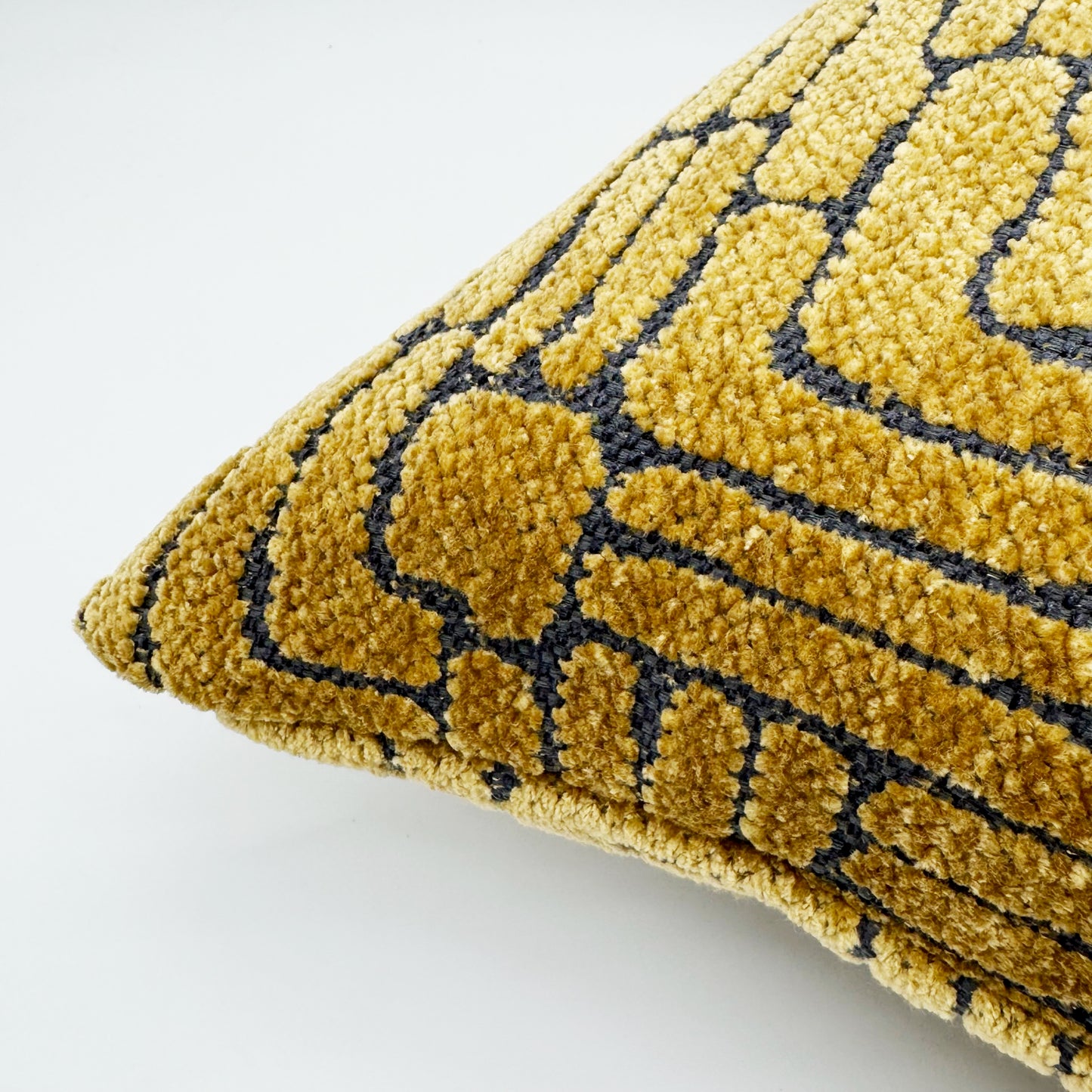 VDK Rebel Cushion Dark Stone 40x60 - SALE -50%