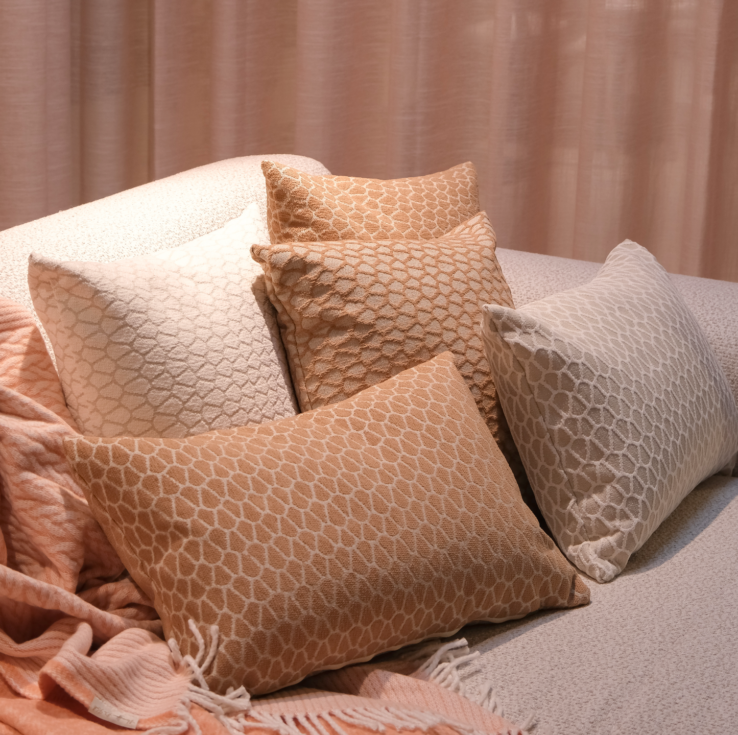 VDK Honey Cushion Pink 50x50